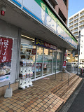 コンビニ　ファミリーマート 新宿弁天町店（コンビニ）まで318m
