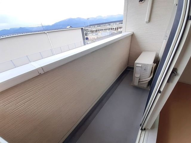 バルコニー　外からの目が気にならないバルコニーで洗濯物が干せます