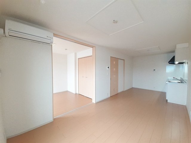 居室・リビング　ゆったり過ごせる居間です