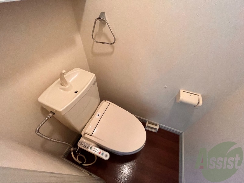 トイレ　トイレはウォシュレット付きです。シャワートイレは嬉しいですね