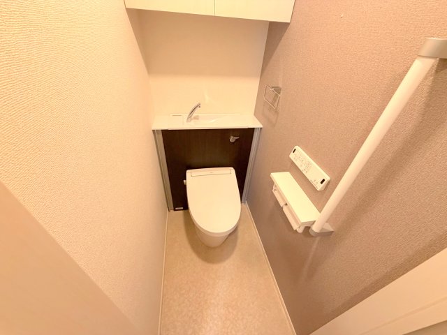 トイレ　綺麗なトイレにはウォシュレット標準装備です。