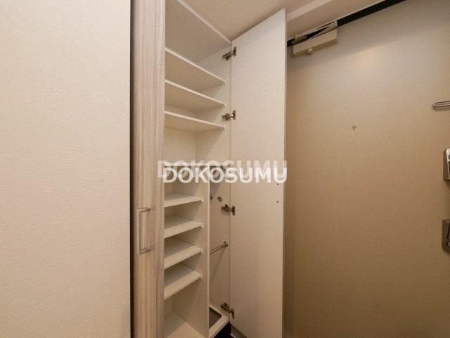 玄関　住まいの顔として相応しい、気品とゆとりのあるエントランス。