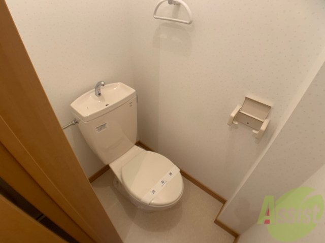 トイレ　こちらはトイレです。清潔感があり、安心して使用できます。