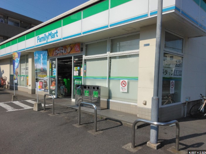 コンビニ　ファミリーマートニック北加瀬三丁目店（コンビニ）まで439m