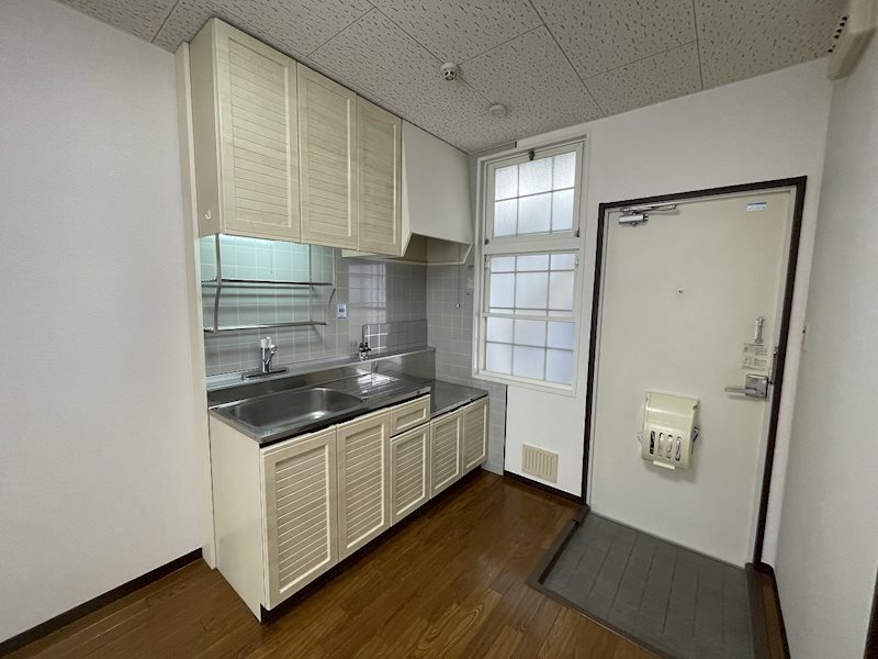 キッチン　同物件別部屋