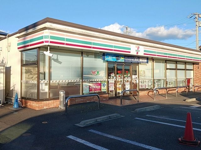 コンビニ　セブンイレブン岩倉野寄町店（コンビニ）まで57m