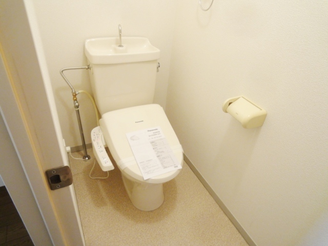 トイレ　写真は別号室のものです。
