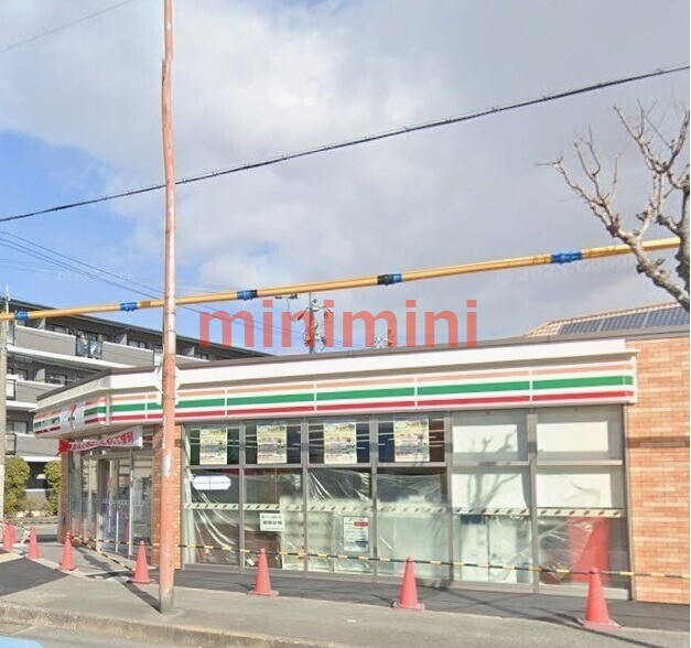 コンビニ　セブンイレブン高槻西真上1丁目店（コンビニ）まで229m