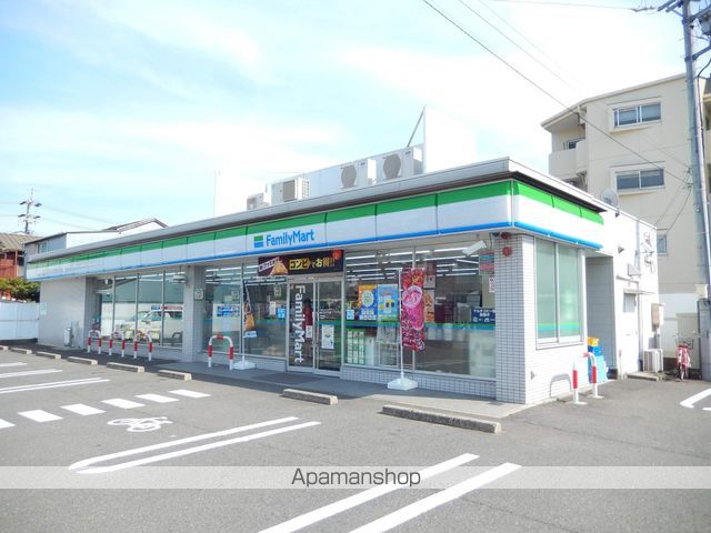 コンビニ　ファミリーマート（コンビニ）まで147m