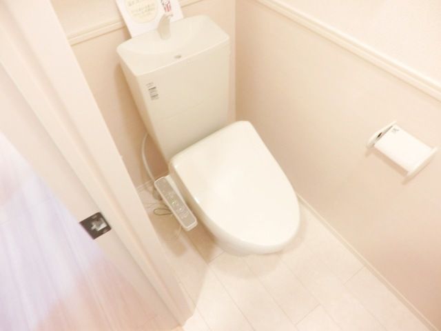 トイレ　ウォシュレット付きで快適ですね！