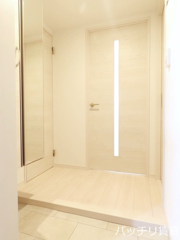 玄関　※別号室イメージの為、現状を優先致します