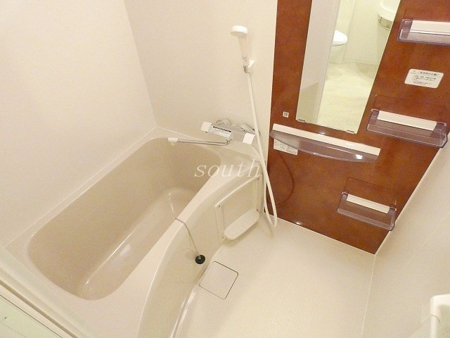バス・シャワールーム　お部屋により室内カラーが異なる場合がございます