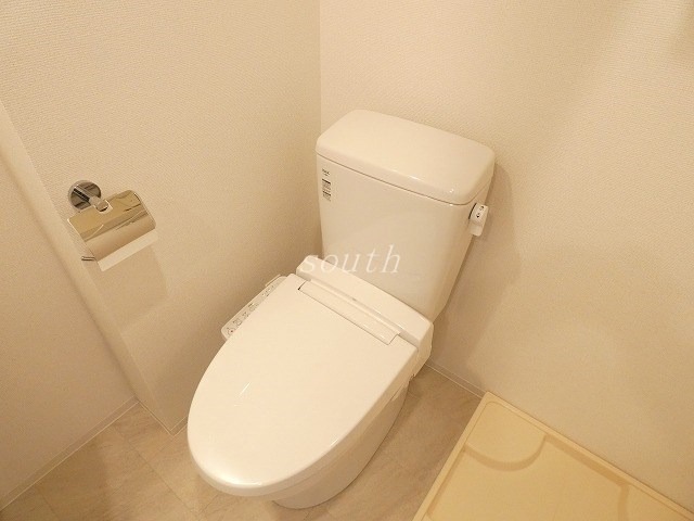 トイレ　お部屋により室内カラーが異なる場合がございます