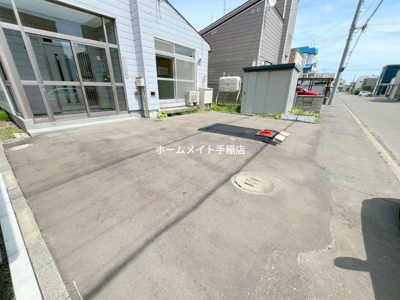 駐車場　駐車スペースでございます！