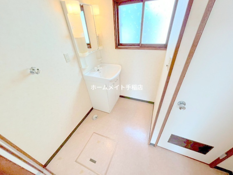 洗面設備　便利な洗面台付きでございます！