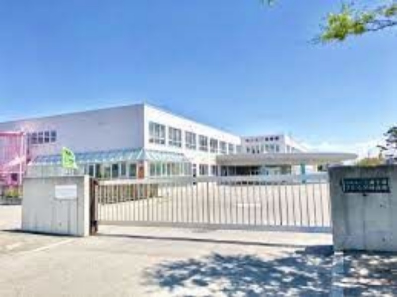 幼稚園・保育園　さわらび幼稚園（幼稚園・保育園）まで499m