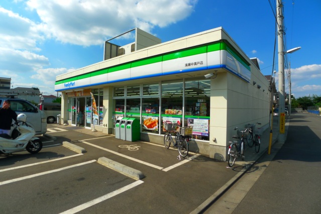 コンビニ　ファミリーマート清瀬中清戸店（コンビニ）まで595m
