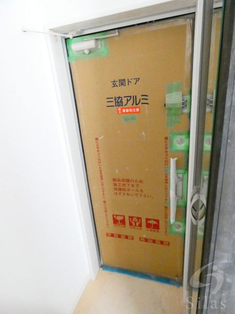 玄関　建築中