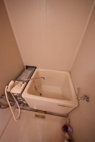 バス・シャワールーム　追い焚き機能付きバス