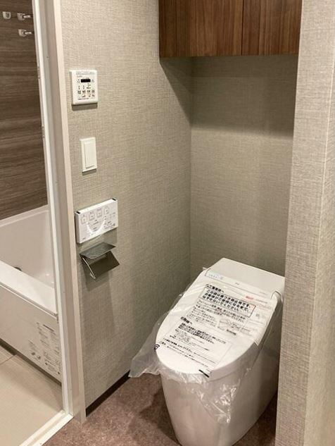 トイレ　他のお部屋の参考写真となります。