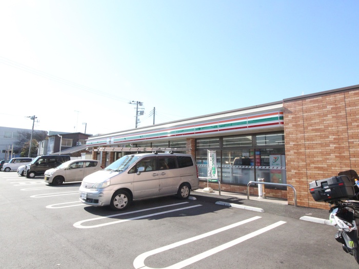 コンビニ　セブンイレブン（コンビニ）まで200m