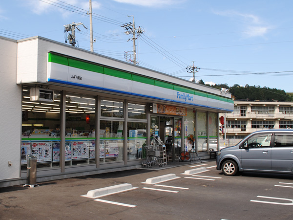 コンビニ　◇ファミリーマート　木津梅美台店◇（コンビニ）まで530m