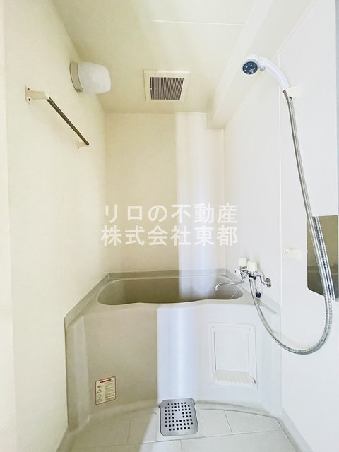 バス・シャワールーム　バスルームは浴槽付なので、ゆったり湯船につかれますね♪