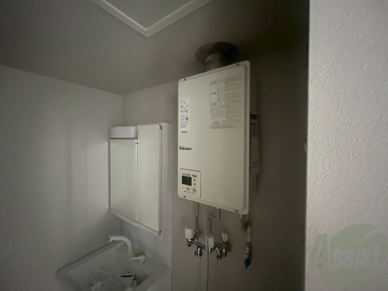 その他設備　給湯器です。操作しやすいパネルになってます。