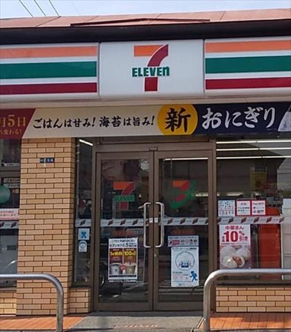 コンビニ　セブンイレブン（コンビニ）まで751m
