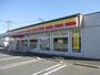 コンビニ　デイリーヤマザキ古河平和町店（コンビニ）まで1025m