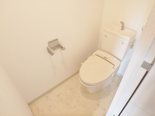 トイレ　反転のお部屋の参考写真です