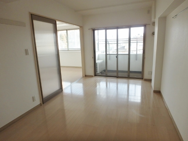 居室・リビング　反転のお部屋の参考写真です