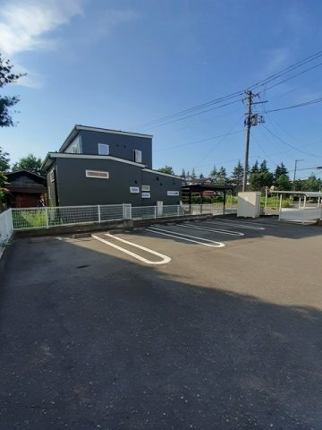 駐車場　駐車場があるので、車を買う予定の方も安心です