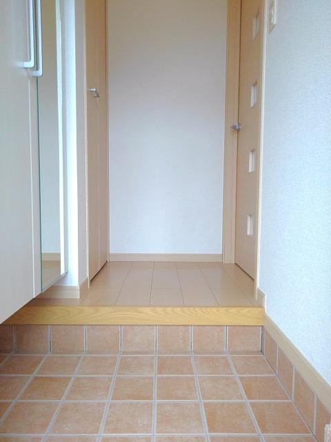 玄関　下駄箱付き！