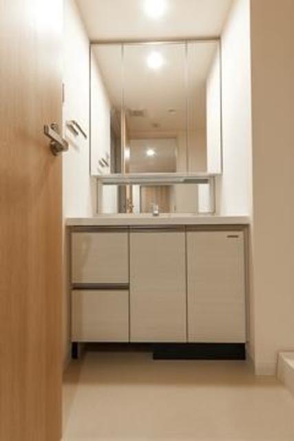 洗面設備　※写真は同タイプ住戸です。