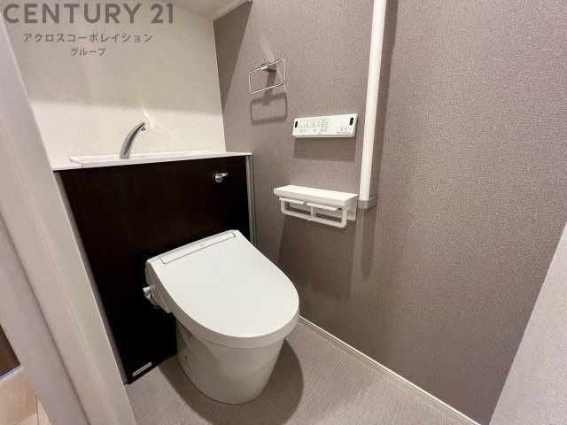 トイレ　温水洗浄便座付きのトイレです♪