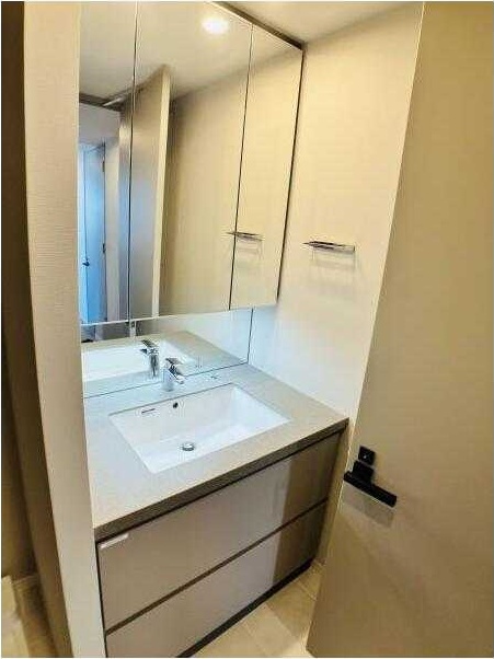 洗面設備　※別部屋の参考写真です。