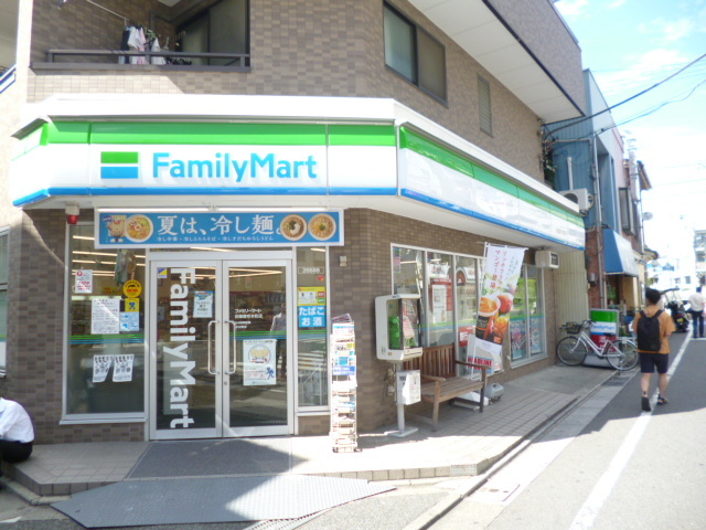 コンビニ　ファミリーマート田園調布本町店（コンビニ）まで120m