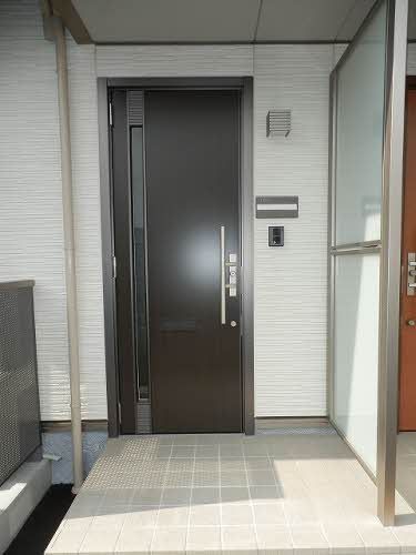 玄関　玄関ドア