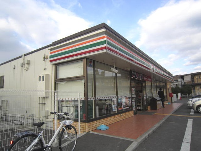 コンビニ　セブンイレブン（コンビニ）まで800m