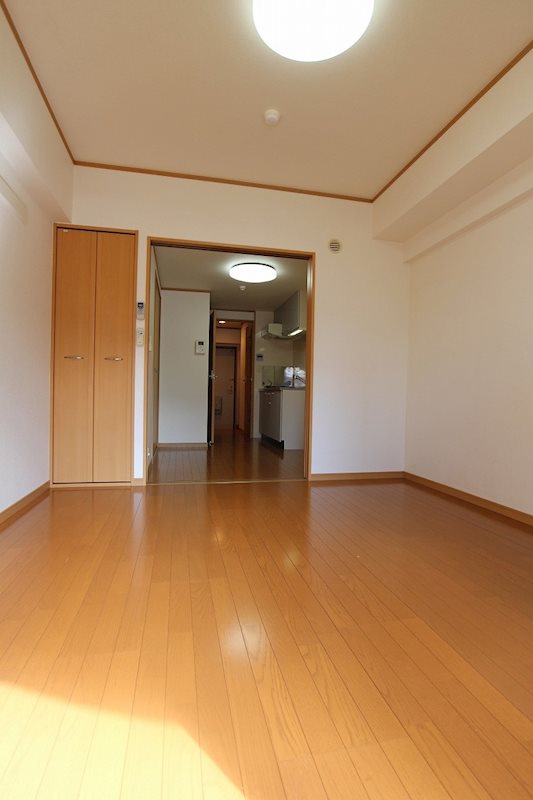 居室・リビング　※同建物の別号室をご参照ください。