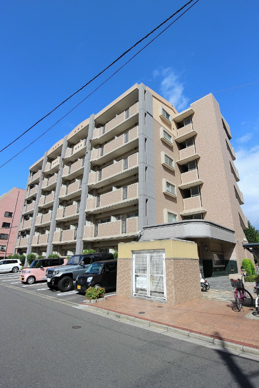 建物外観　敷地内ゴミ捨て場♪