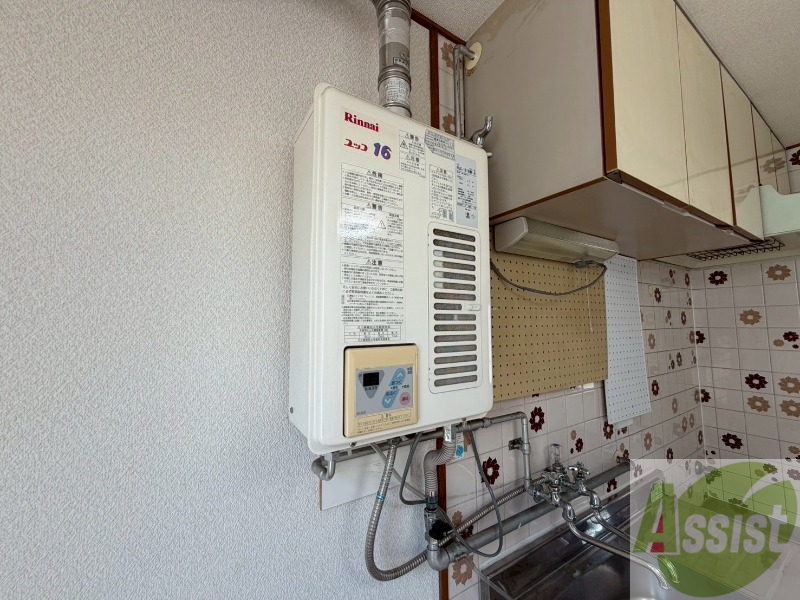 その他設備　こちらの給湯器でお湯をあたためてくれますよ