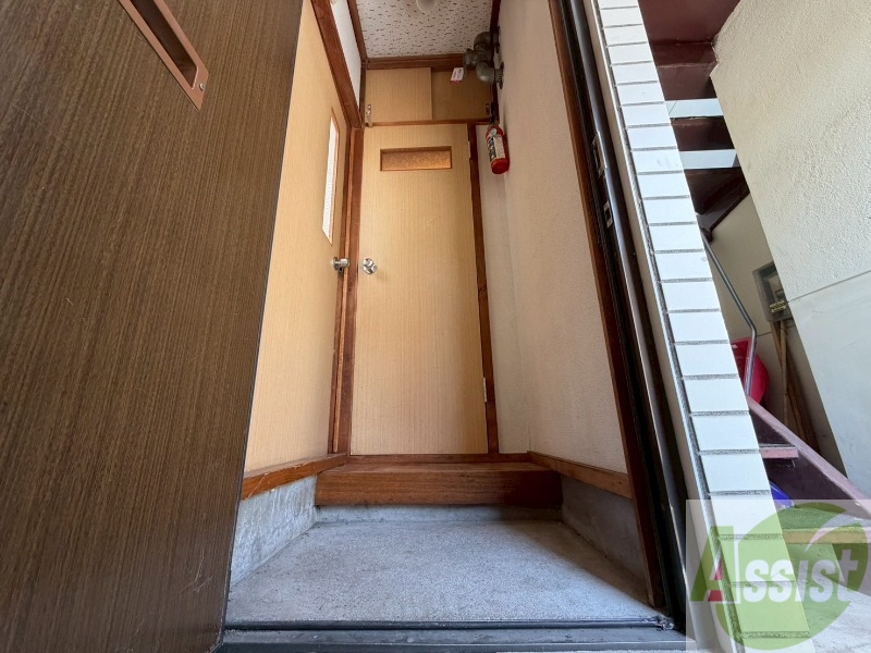玄関　玄関の様子です。明るい印象ですね。気分もあがりそう。