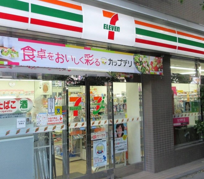 コンビニ　セブンイレブン新宿トーハンビル店（コンビニ）まで93m