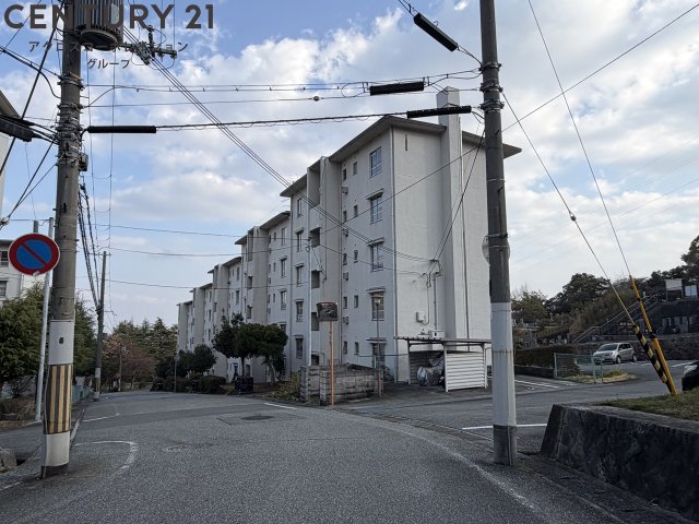 建物外観　閑静な住宅街にある鉄筋コンクリート造マンションです♪