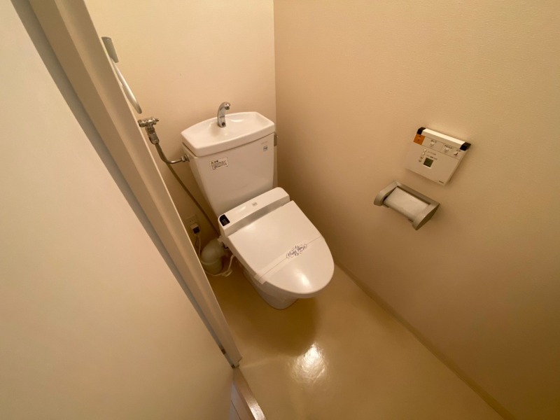 トイレ　トイレです。ウォシュレット付を探している方、おすすめです。