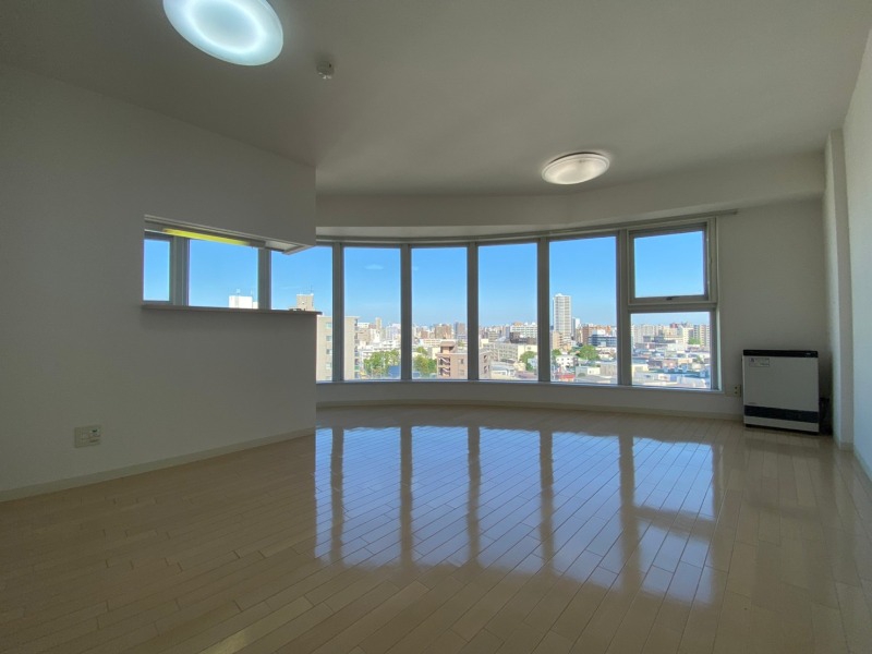 居室・リビング　広くてキレイなお部屋が広がっていて、充実した生活が送れそう。