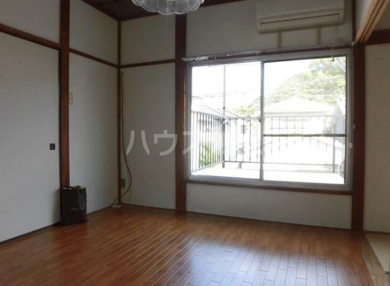 本牧町1丁目アパートの居間写真