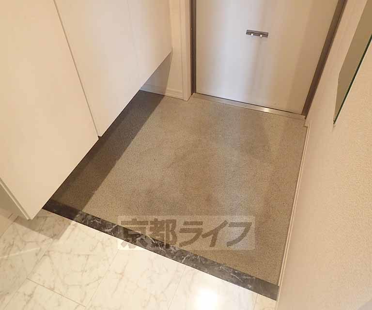 玄関　シューズボックスあります。